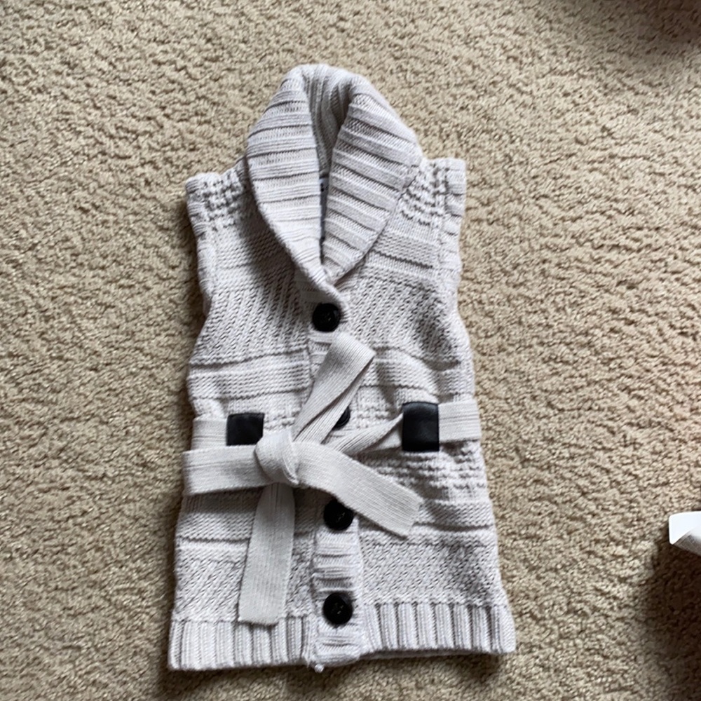 Sweater vest